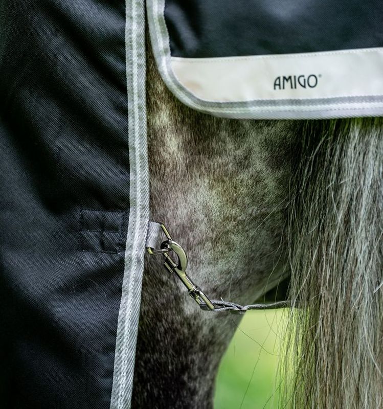 Amigo® Bravo 12 Plus Turnout (250g Medium)